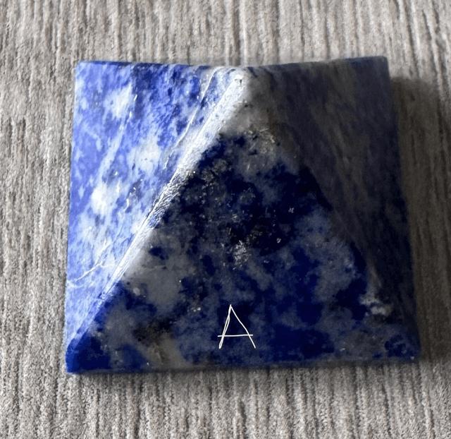 Pyramide en Lapiz-lazuli a