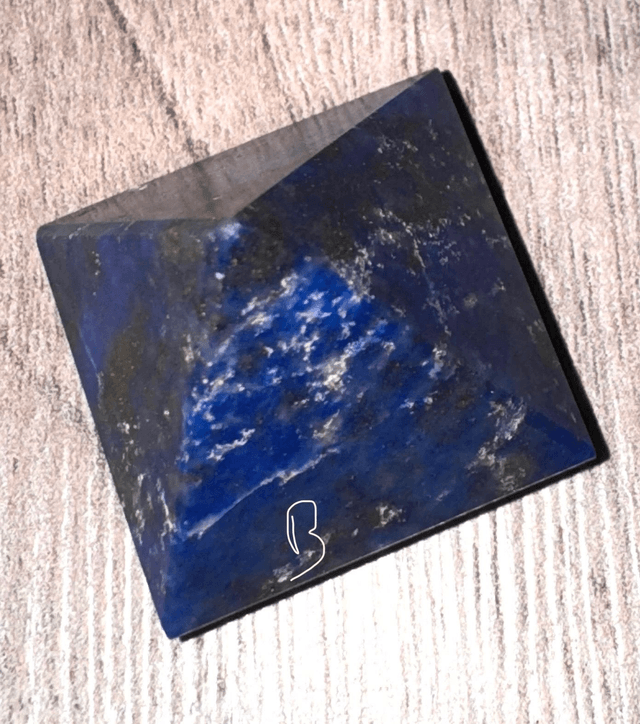 Pyramide en Lapiz-lazuli a