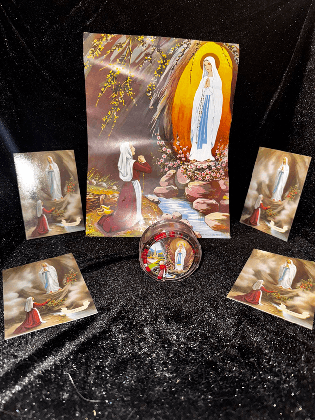 Rosaire Vierge de Lourdes en Perles de Bois Rouge – Parfum de Rose