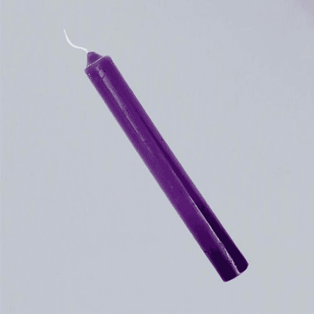 Bougie violette teintées dans la masse