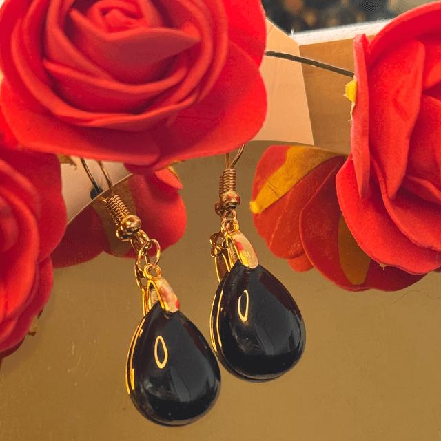 Boucles d&#039;Oreilles en Onyx Noir et Acier Inoxydable Doré