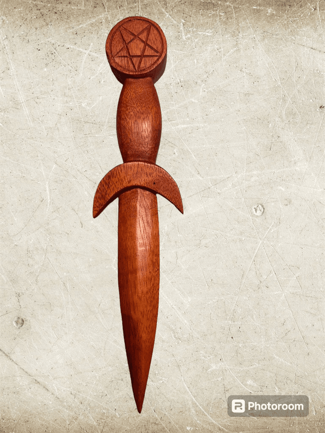 Z Athamé en bois